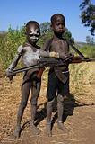 Ethiopia - Tribu etnia Mursi - 12 - Bimbi con kalashnikov